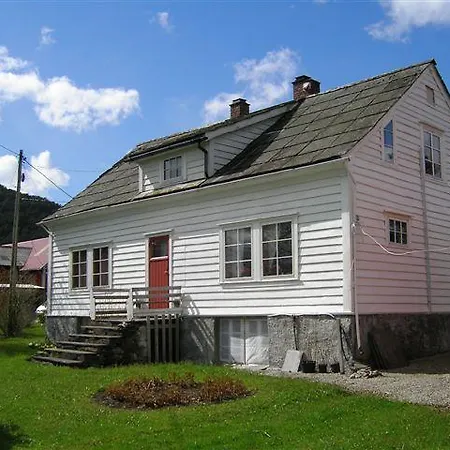 Holiday home Presthus Gard