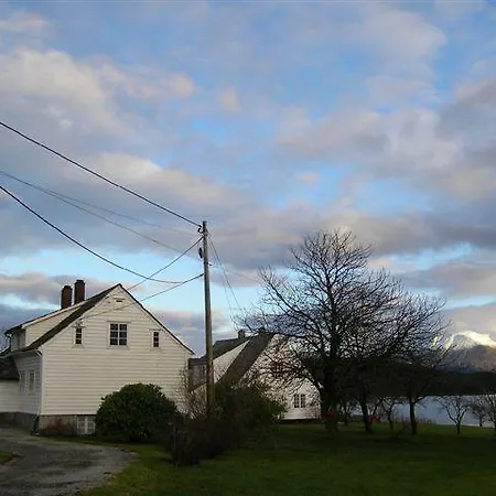 Holiday home Presthus Gard Olve