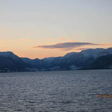 بيت للعطل Presthus Gard