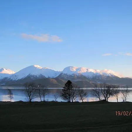 بيت للعطل Presthus Gard